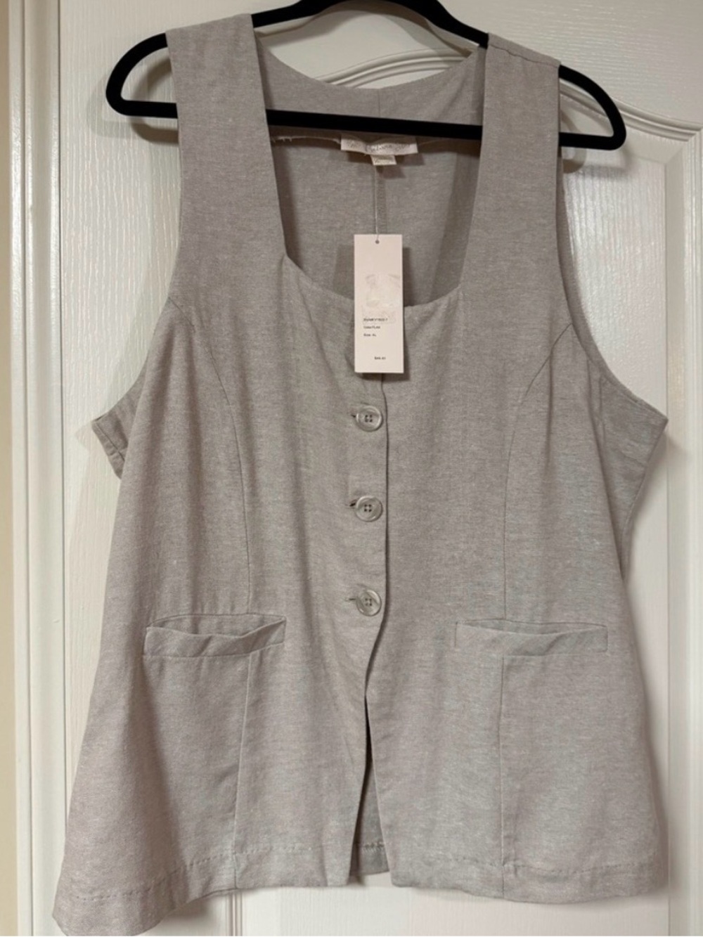 New! Women’s Button-Front vest Top with Pockets